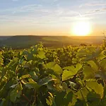 Briqueterie Champagne, A Beauvallon & 5*