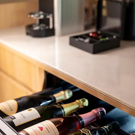 Briqueterie Champagne, A Beauvallon & Hotell