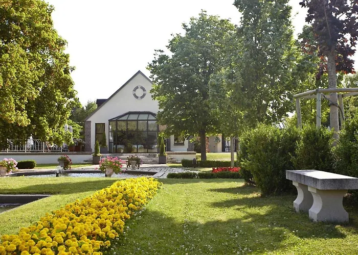 Briqueterie Champagne, A Beauvallon & Hotel