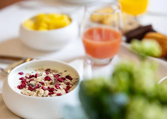 Hotel Briqueterie Champagne, A Beauvallon & 5*