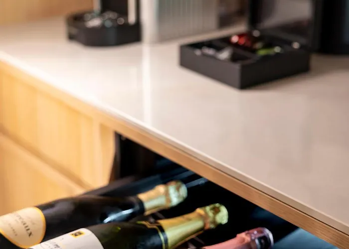 Briqueterie Champagne, A Beauvallon & Hotel