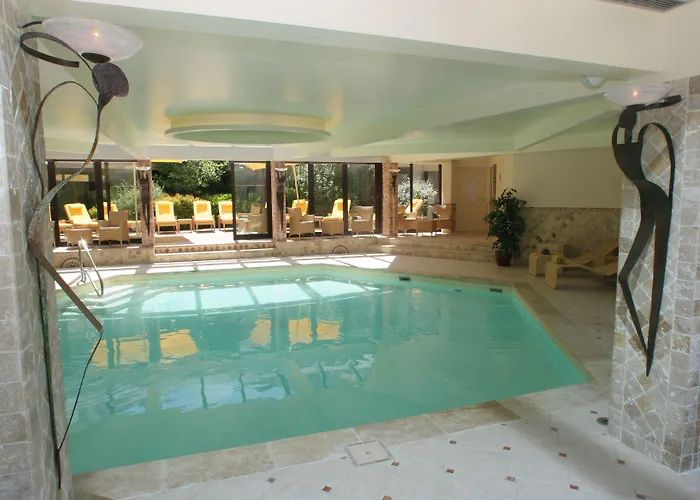 Hotel Briqueterie Champagne, A Beauvallon & 5*