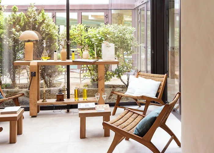 Hotel Briqueterie Champagne, A Beauvallon & 5*